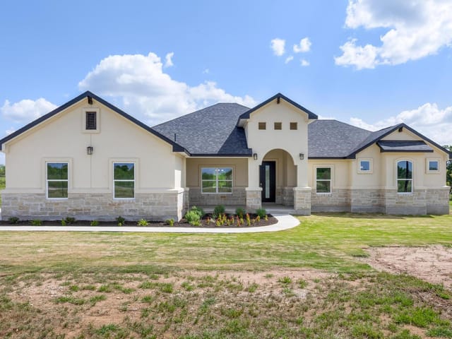 1136 Country Road 484 Rd