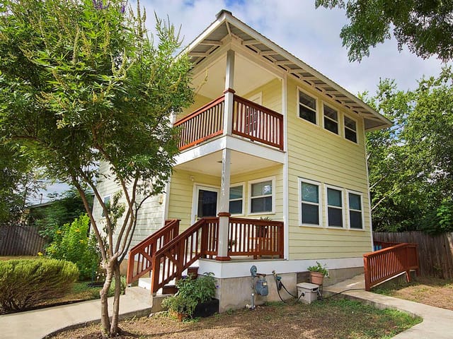 1136 Eastfield Ave