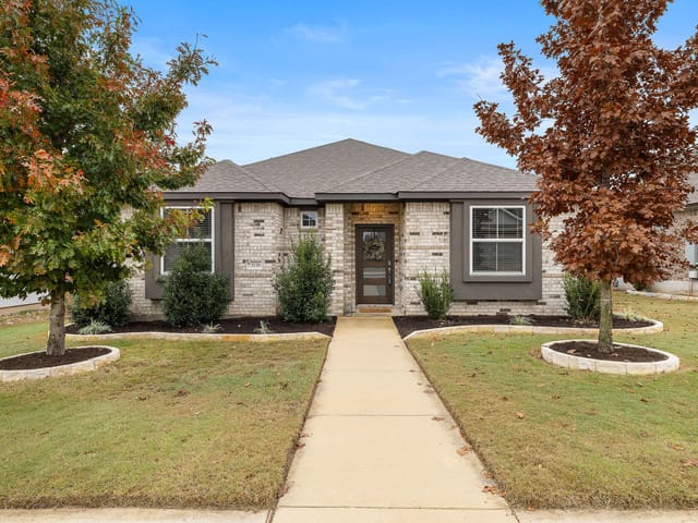 1136  Oak Chase Way