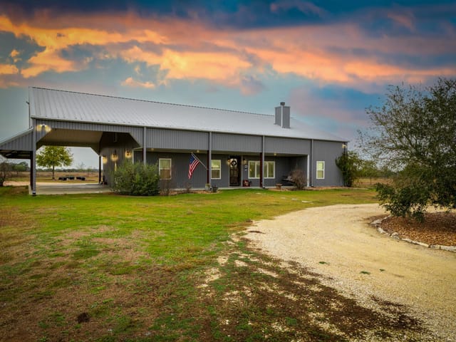 1138 Creekside LN