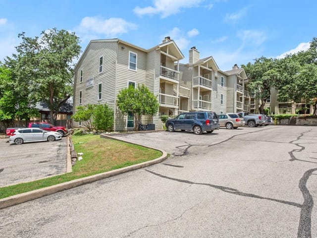View 114 E 31st ST Unit #112 in Hyde Park Oaks Condo 114 E 31st ST Unit #112 - front exterior - Luxury home in Hyde Park Oaks Condo, Austin, TX