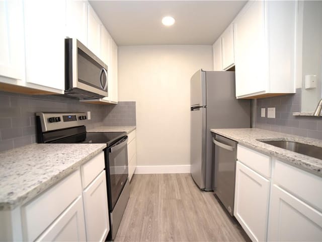 114 E 31st St Unit #208