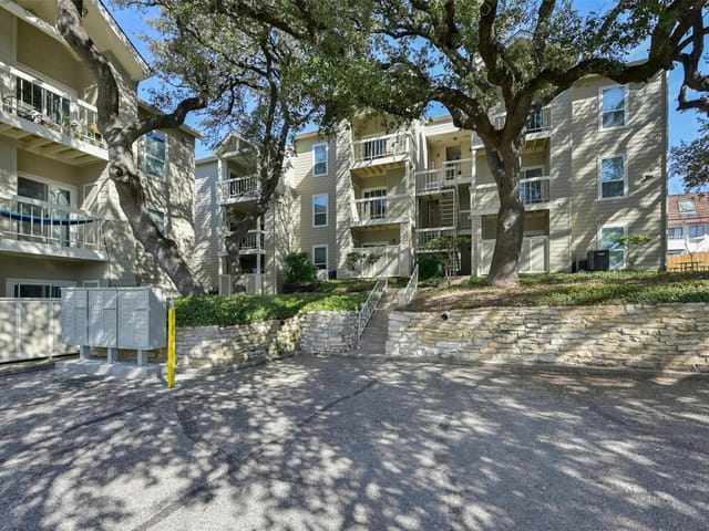 114 E 31st St Unit #212