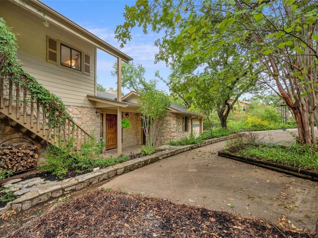 114 S Laurelwood DR