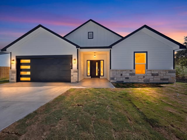 114 W Pauwela LN