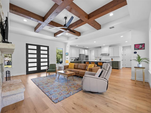 114 Winding Oak DR