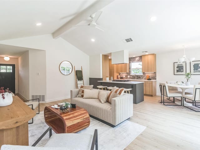 11403 Guernsey Dr