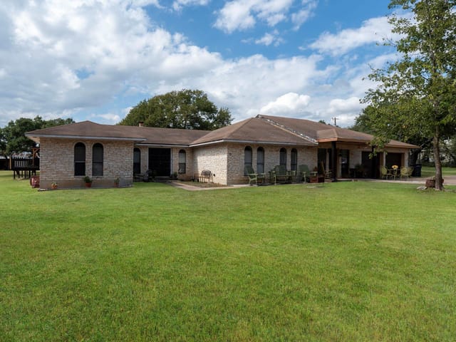 11404 Fm 1826