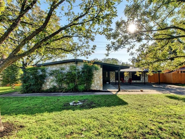 11405 Titian Dr