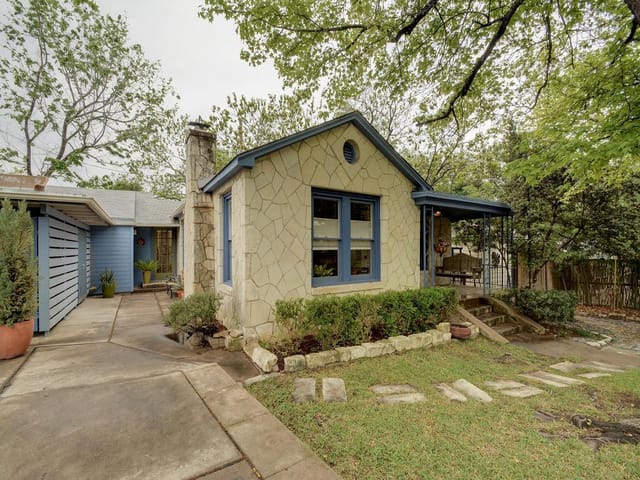 1141 Gillespie Pl