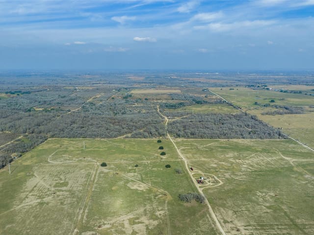 1144 Treetop LN