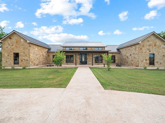115 Lakeside Cv