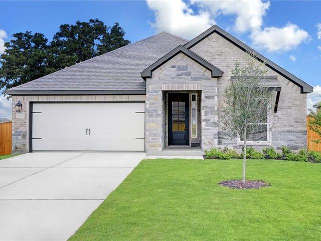 115 Red Oak PL