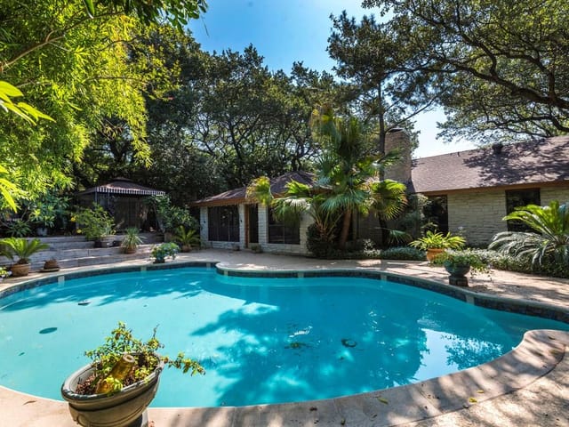 11500 Oak View Dr