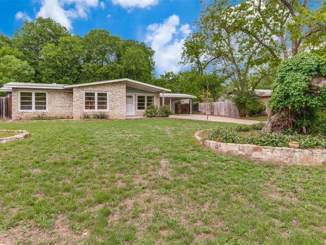 11504 Oakwood Dr