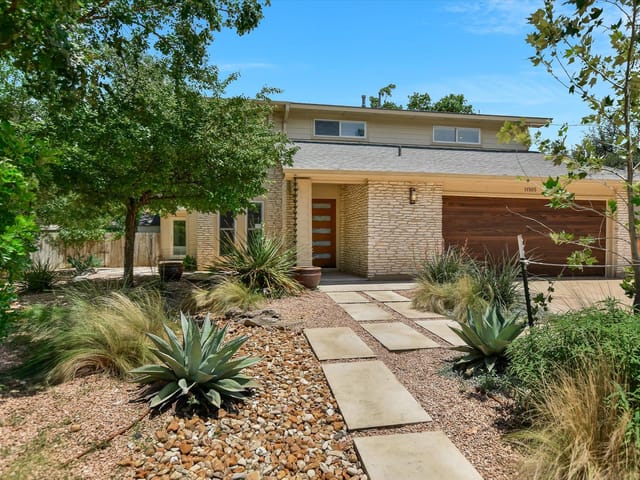 11505 Heathrow Dr