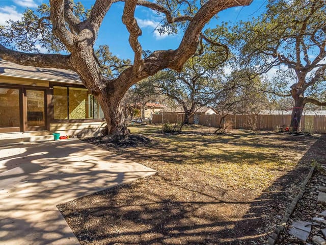 11505 Hunters LN