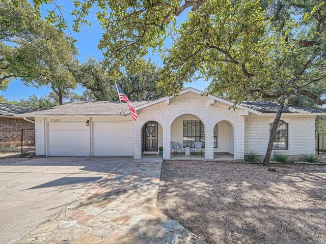 11509 Three Oaks Trl
