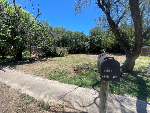 11512 Main St