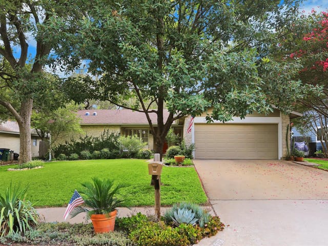 11513 Heathrow Dr
