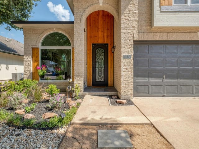 1152 Tetbury Ln