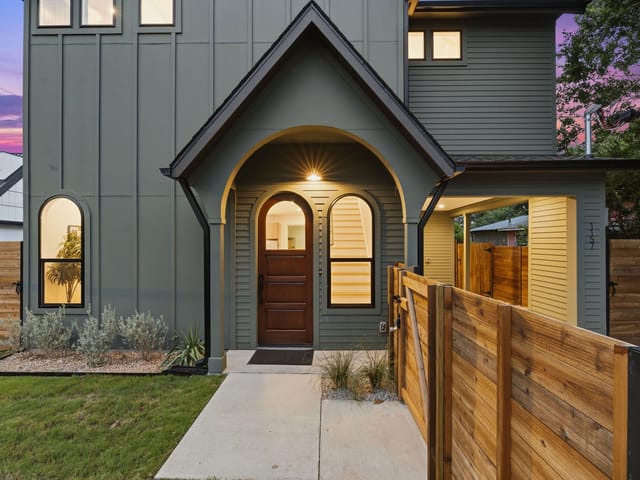 1157 Nickols Ave