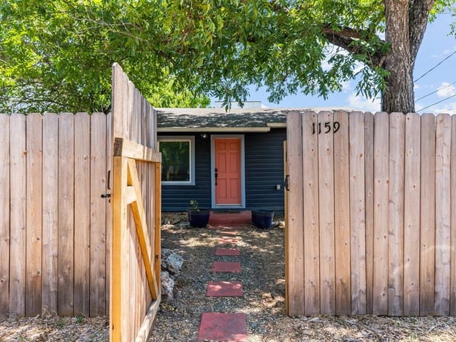 1159 Nickols Ave