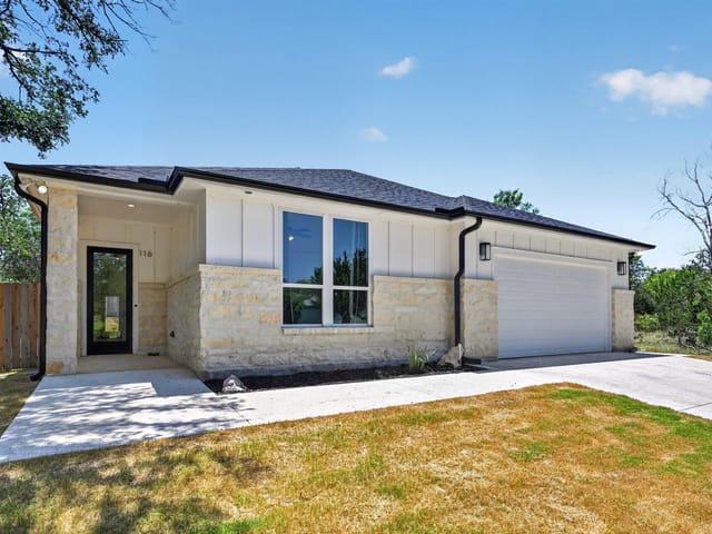 116 E Hickory DR