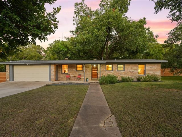 11601 Oakwood Dr