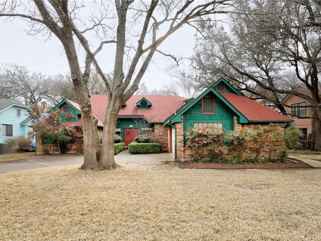 11611 Buttonwood Dr
