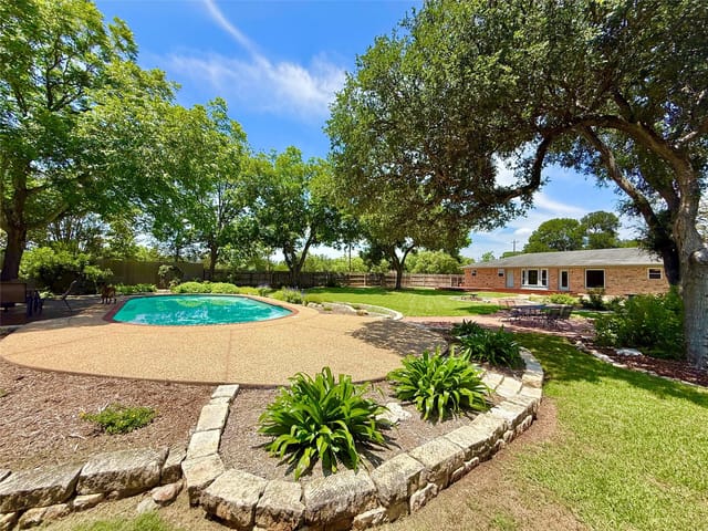 11613 Sunset DR