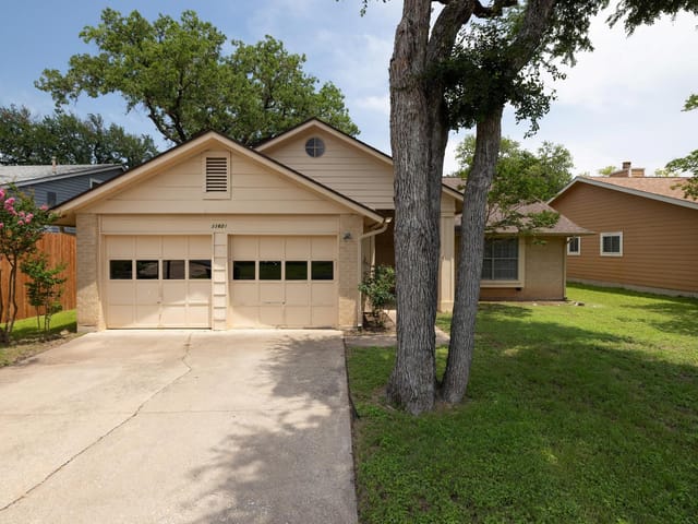 11621 Fence Post Trl