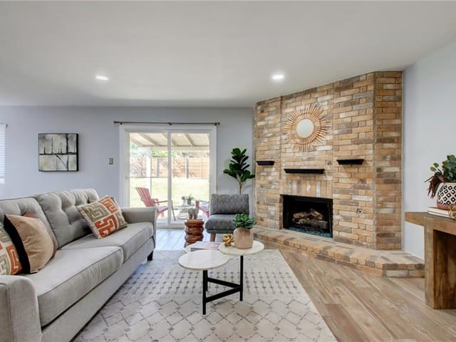 11624 Parkfield Dr