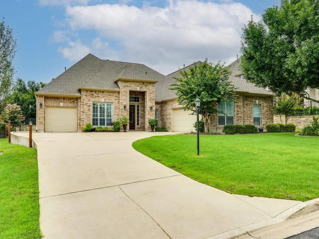 117 N Whitley Dr