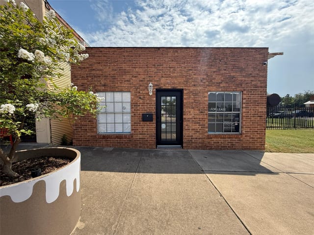 117 S Main St