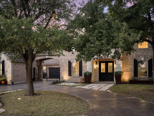 11700 EAGLES GLEN DR