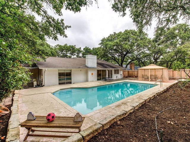 11700 Three Oaks Trl
