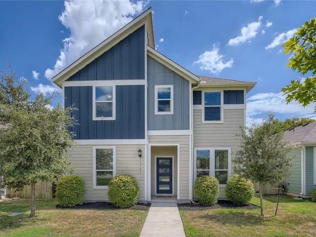 11701 Saddle Rock Dr