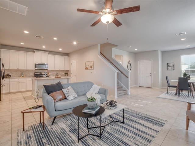11713 Saddle Rock Dr