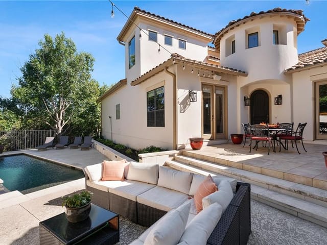 11725 Red Oak Valley Ln