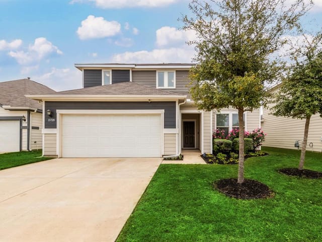 11728 Saddle Rock Dr