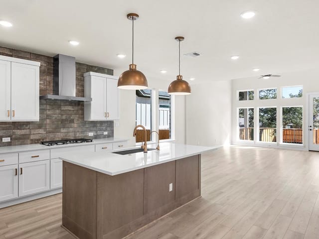1174  North Roger Hanks Parkway