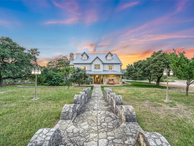 1174 ROYAL EAGLE DR