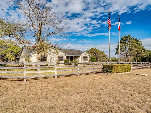 1175 Enchanted Oaks Dr