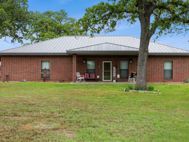 1176 Private Road 5011