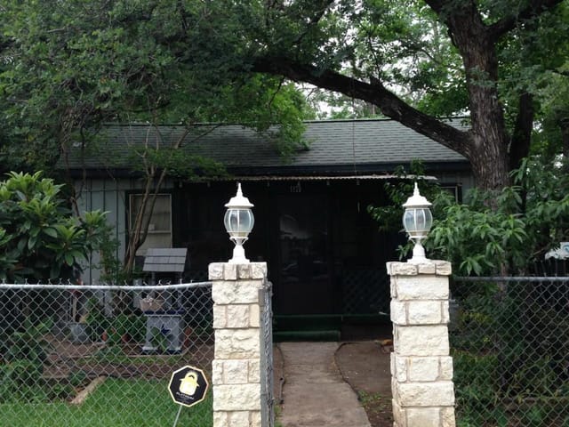 1179 Pandora St