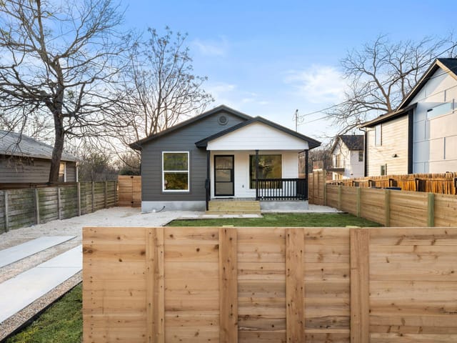 1180 Ridgeway Dr