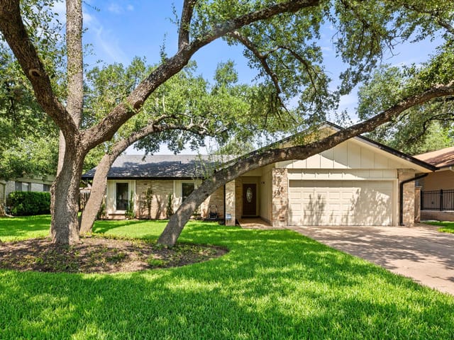 11800 Three Oaks Trl
