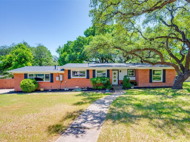 11807 Indianhead Dr