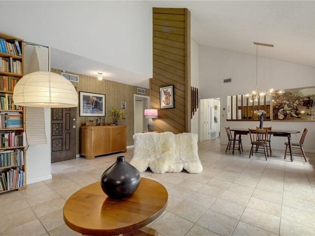11807 Oak Knoll Dr